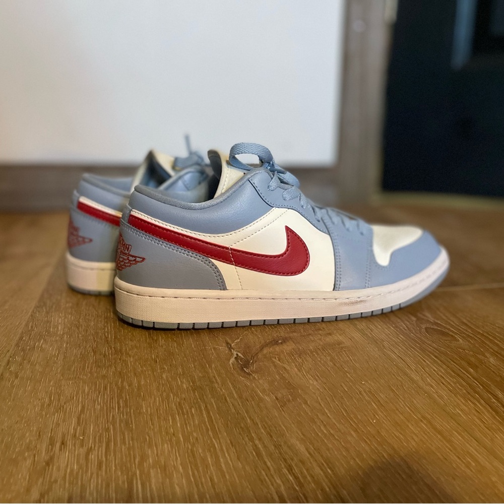 Nike Women’s Sneakers in Light Blue, White & Red